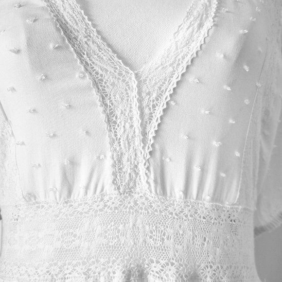 Pretty white dress with lace detail - Picture 3 of 4